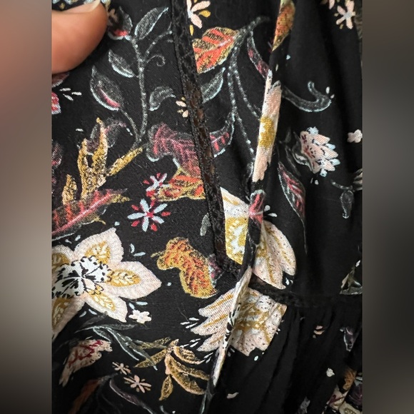 Maurices Black Floral Sleeveless Blouse - Picture 2 of 6